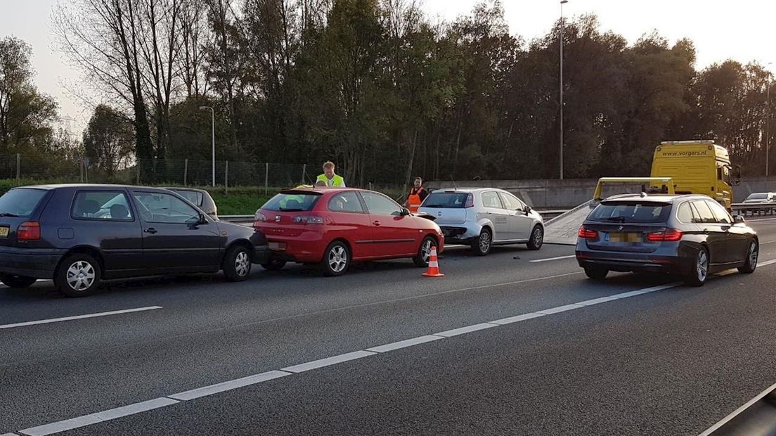 Drie auto's op elkaar gebotst op A1