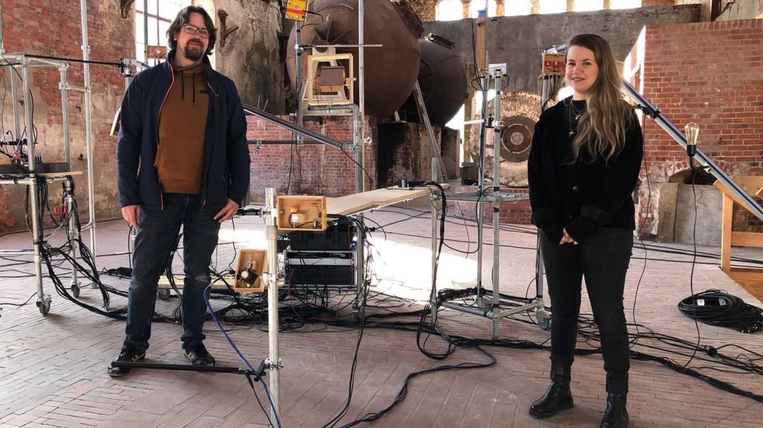 Het robot-orkest in opbouw in De Toekomst