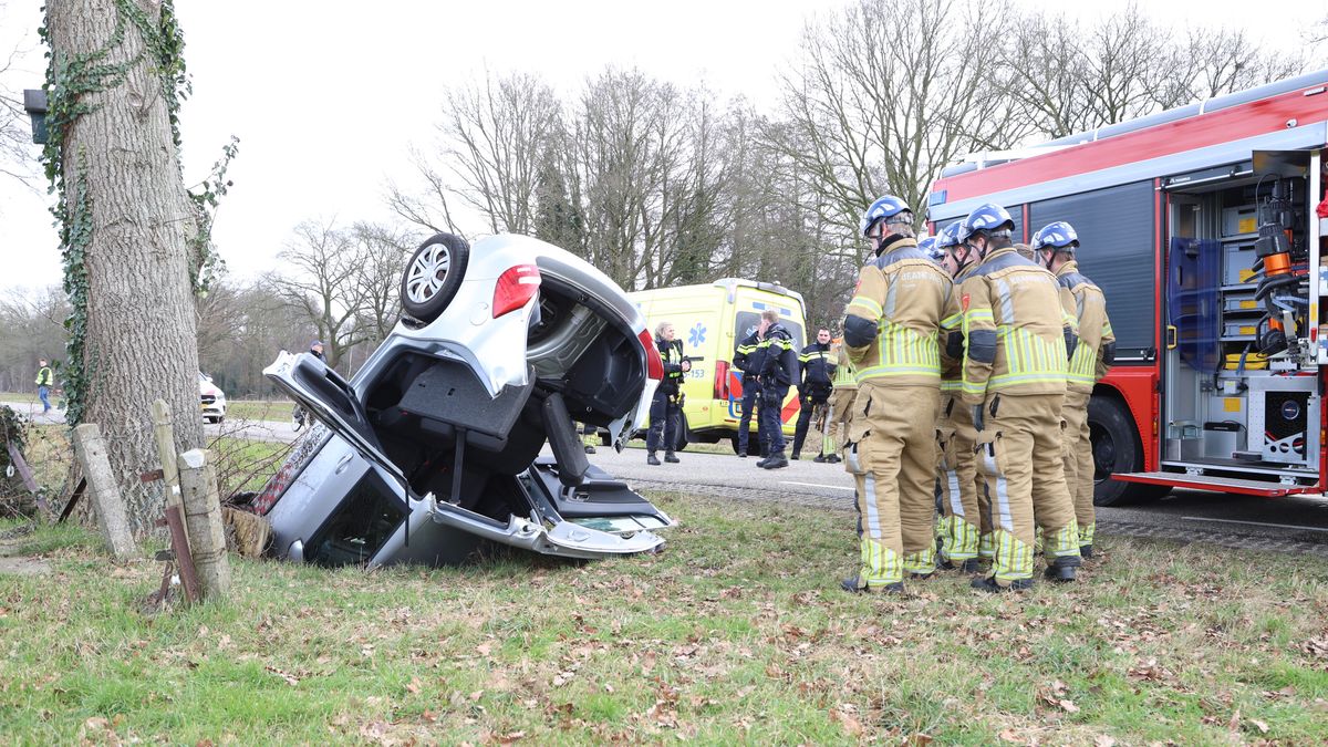 Automobilist gewond bij aanrijding Vriezenveen