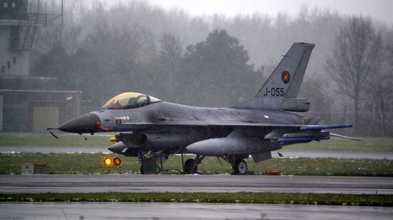 F-16 weer vertrokken van vliegveld Eelde na vogelbotsing. F-16 weer vertrokken van vliegveld Eelde na vogelbotsing.