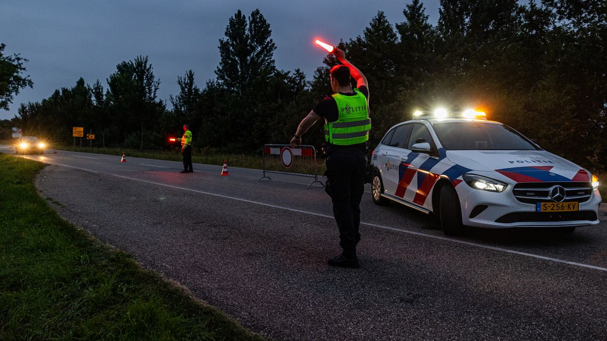 Politiecontroles in Joure vanwege oproep voor groot feest
