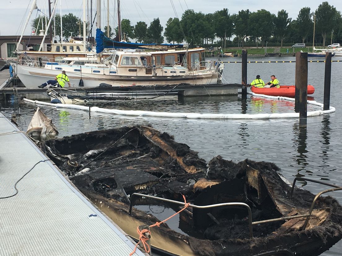 Van een aantal boten is weinig meer over