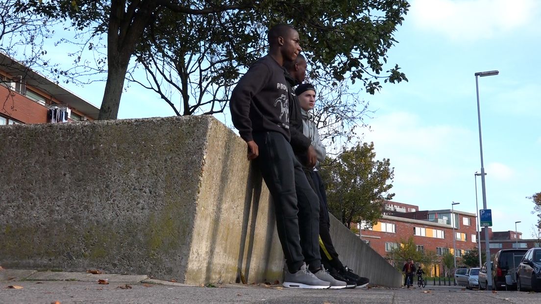 Vitesse-speler Lassana Faye vertelde vorige week in Clubs met Ballen over zijn moeilijke jeugdjaren in de Rotterdamse wijk Spangen. Toch is juist deze wijk zijn drijfveer om te slagen in het betaalde voetbal.