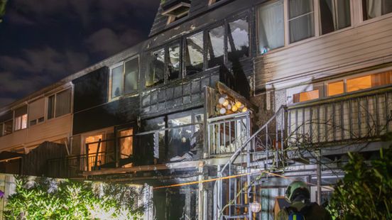 File door ongeluk A12 | Uitslaande brand in woning Soest. File door ongeluk A12 | Uitslaande brand in woning Soest.