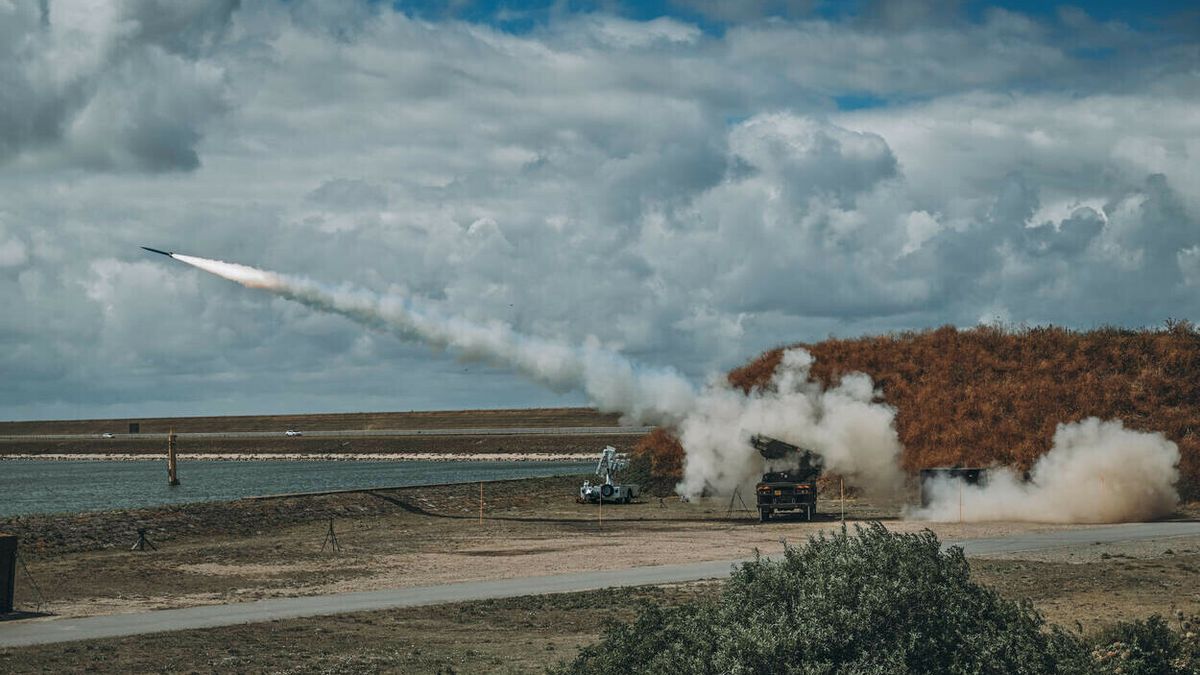 Defensie oefent met rakketten vanaf de Afsluitdijk