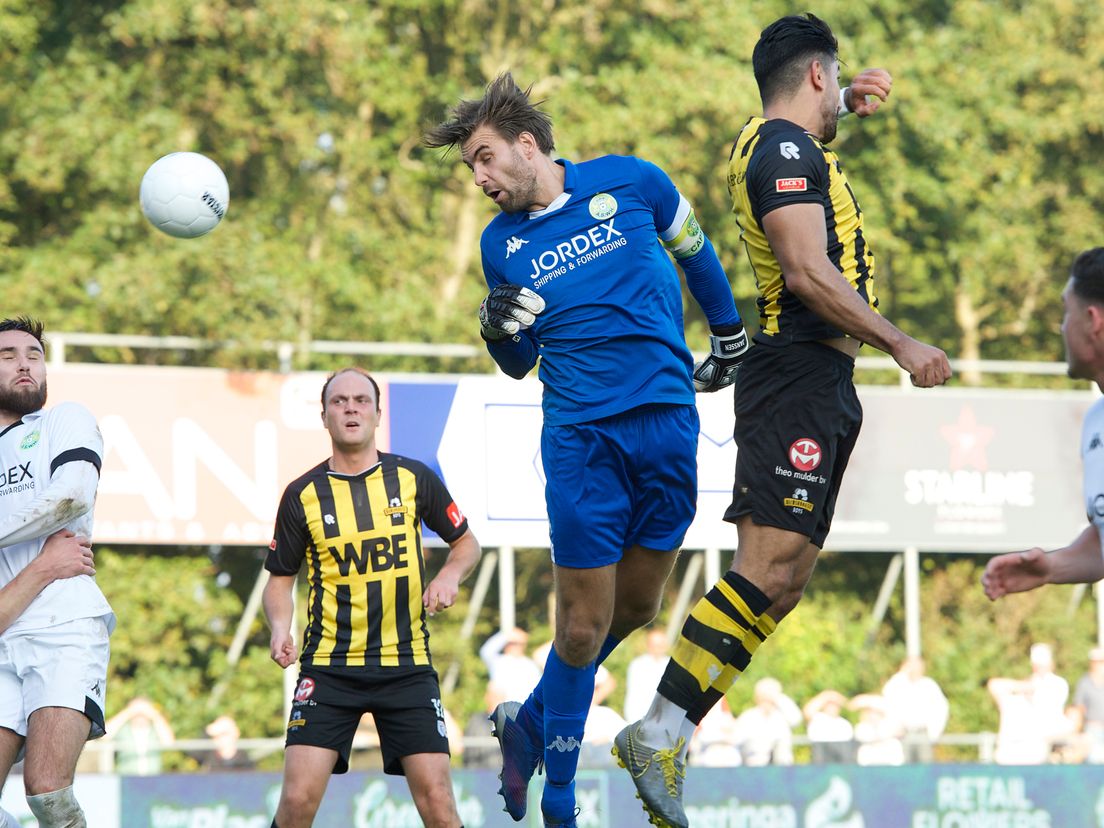 ASWH-doelman Bryan Janssen ging in de laatste minuten nog mee naar voren, maar ook hij kon een nederlaag tegen Rijnsburgse Boys niet voorkomen