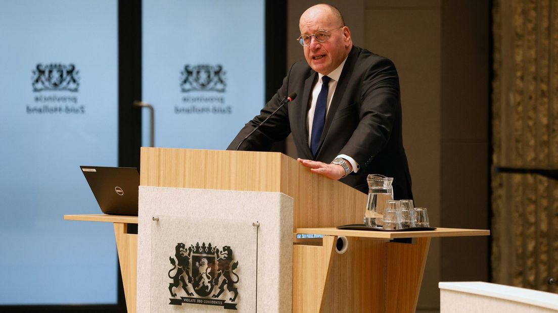 Verkenner Fred Teeven spreekt zijn adviezen uit tijdens de eerste vergadering van de nieuwe Provinciale Staten in Zuid-Holland