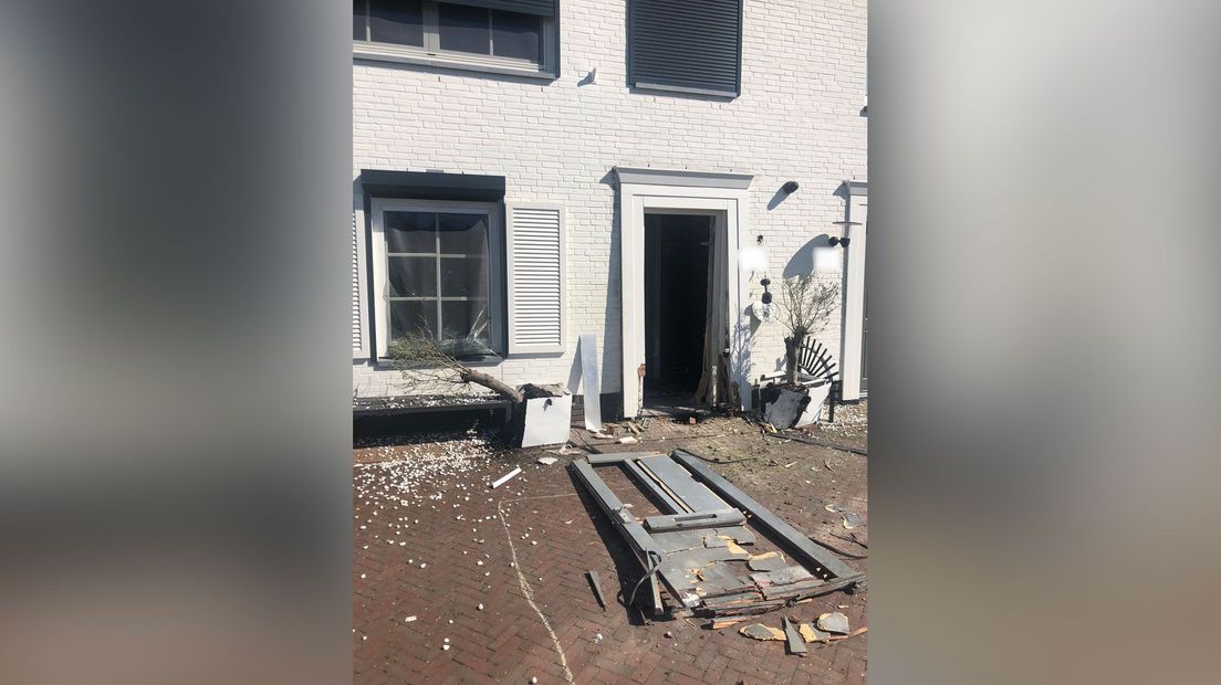 Enorme schade na eerste explosie in Hoef en Haag.
