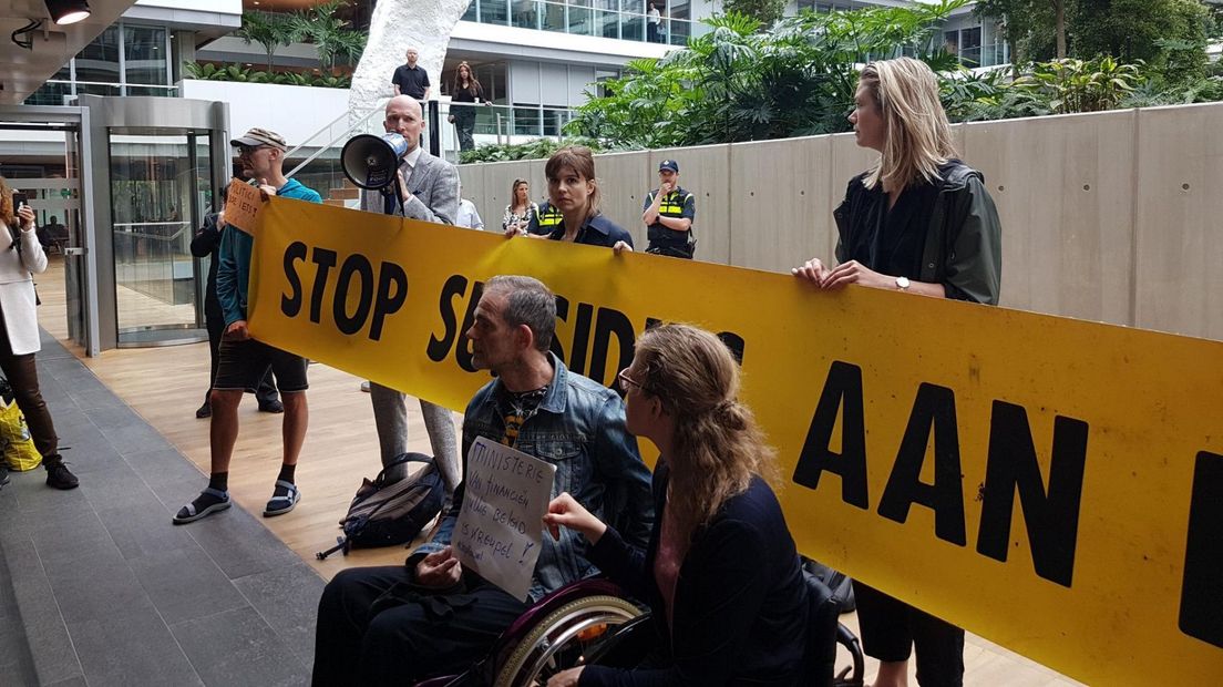 Extinction Rebellion en acteurs strijden in ministerie van Financiën tegen fossiele subsidies