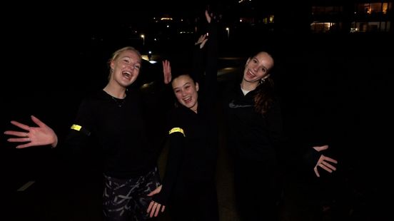 Horecameisjes debuteren in Zevenheuvelenloop: 'In ons werk lopen we ook 15 kilometer'