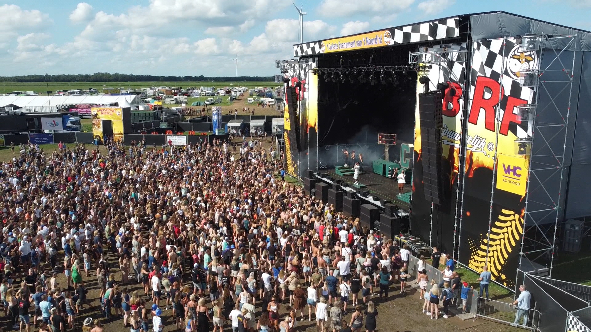 Boerenrock van feesttent naar gruwelijk groot festival RTV Drenthe