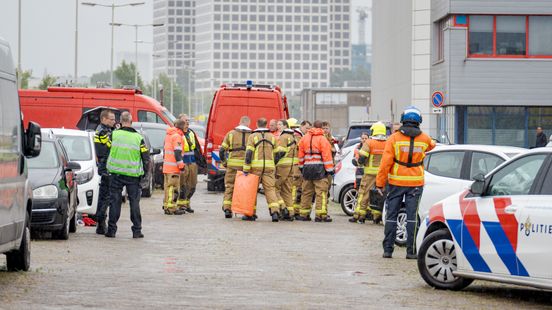 Auto belandt in water, bestuurder gereanimeerd