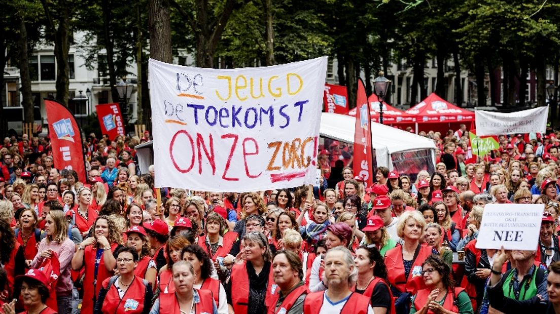 Duizenden stakers zijn op de been in Den Haag (Rechten: ANP/Robin van Lonkhuijsen)