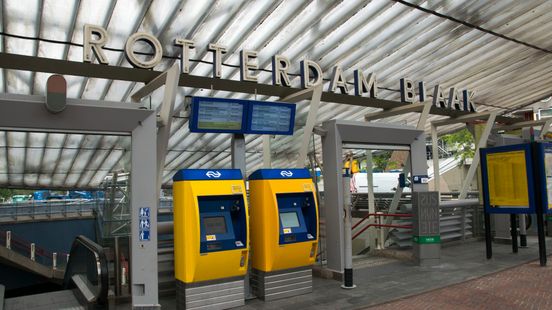 Groot deel van avond geen treinverkeer op Rotterdam Blaak na aanrijding. Groot deel van avond geen treinverkeer op Rotterdam Blaak na aanrijding.