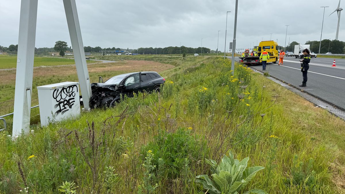 112 Nieuws: auto te water in Beerzerveld | automobilist gewond na ongeval op A1
