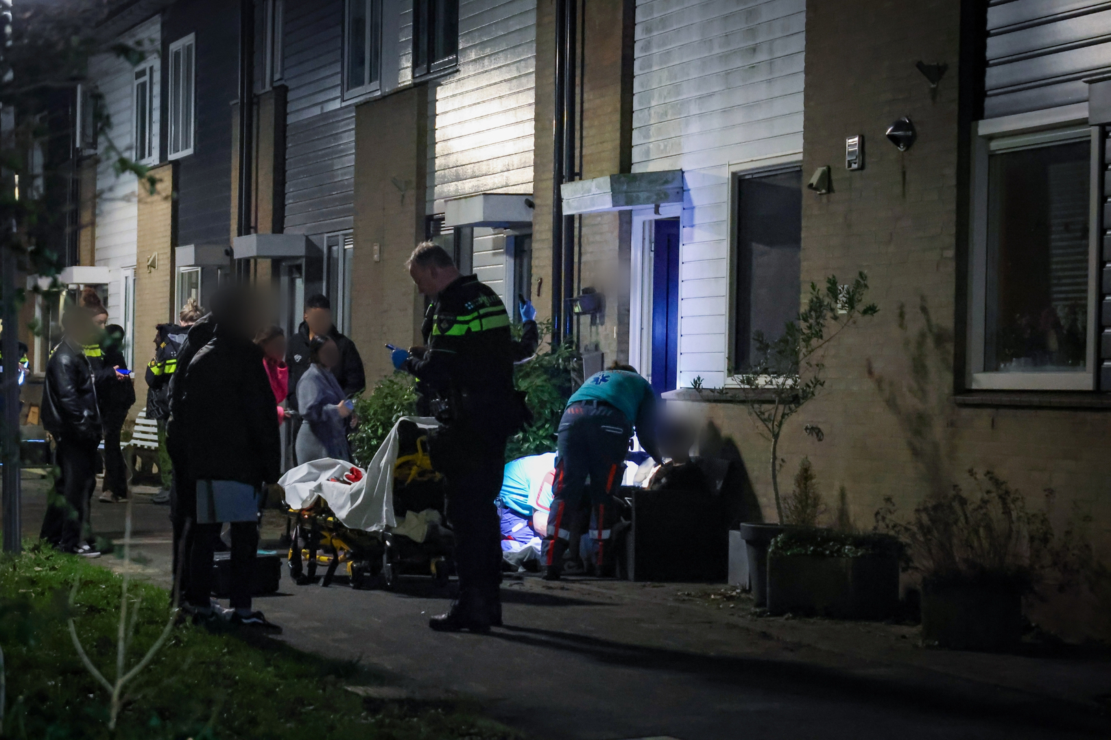 Twee mensen gewond nadat ze worden aangereden in Rotterdam-Alexander.