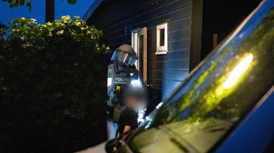 kat zit vast in een aandrijfas • ongeval met drie autos. kat zit vast in een aandrijfas • ongeval met drie autos.