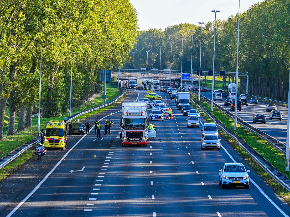 Eén rijbaan is nog open.