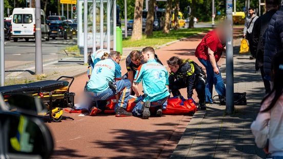 Drie aanhoudingen na kogelhuls en bloed op straat | Voetganger en scooterrijder naar ziekenhuis na botsing. Drie aanhoudingen na kogelhuls en bloed op straat | Voetganger en scooterrijder naar ziekenhuis na botsing.
