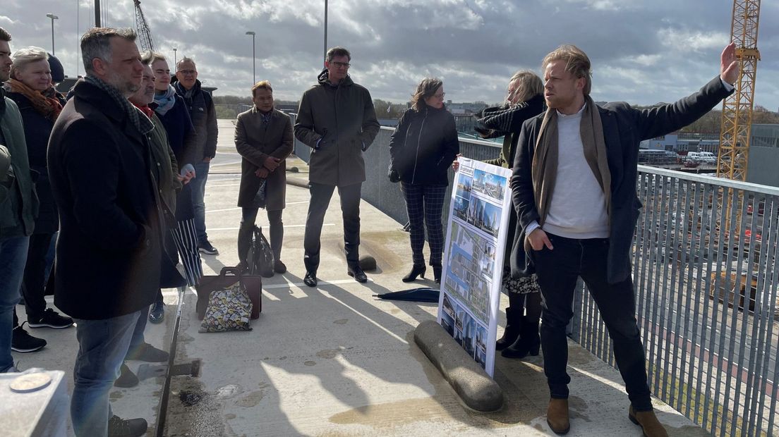 Haagse raadsleden krijgen uitleg over de ontwikkelingen in de Binckhorst