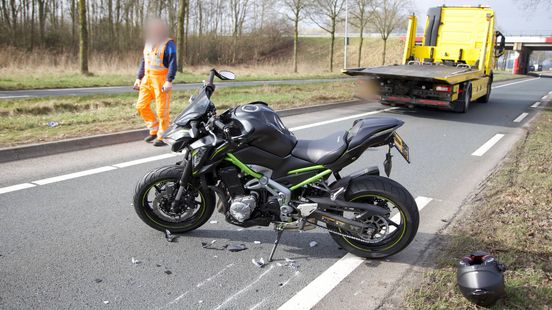 Motorrijder gewond bij ongeval in Almelo | Oplegger losgeschoten: N35 richting Heino afgesloten. Motorrijder gewond bij ongeval in Almelo | Oplegger losgeschoten: N35 richting Heino afgesloten.