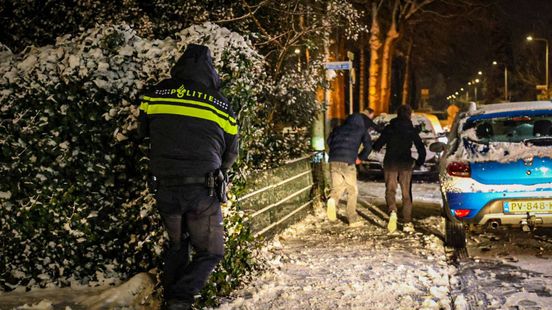 Jongeren zoeken 'confrontatie' met politieagent in de sneeuw