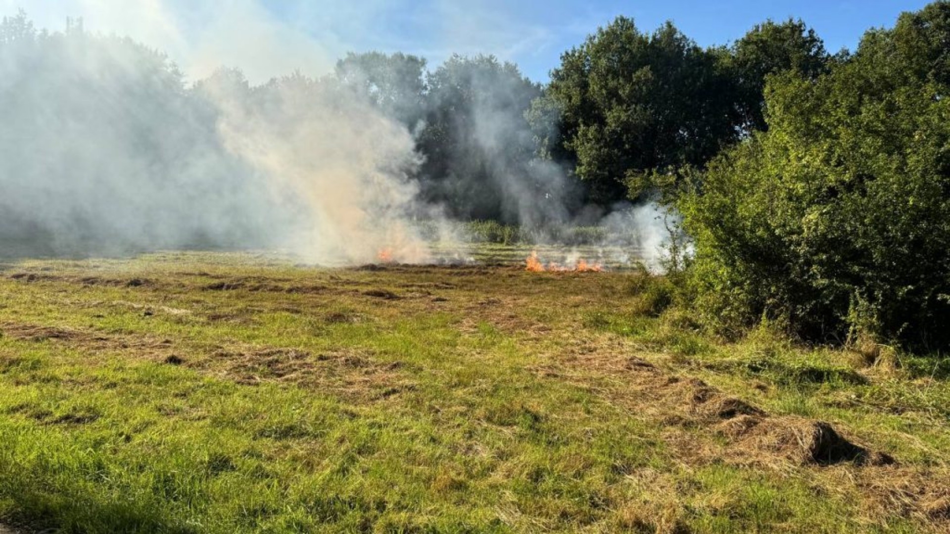 Brandweer rukt uit voor heidebranden in Kanaalstreek