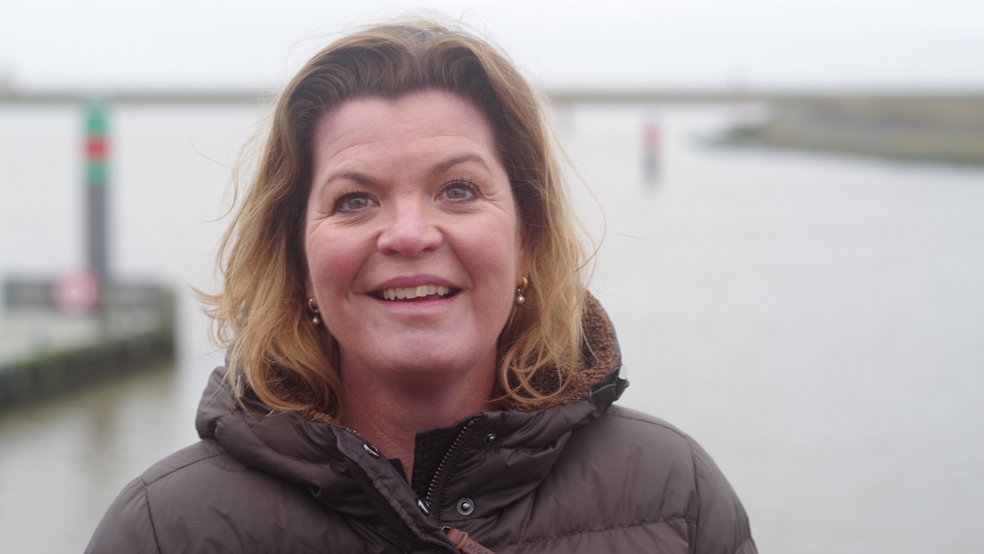 Minister Van der Wal slacht efterdoarke ticht tsjin it fiskjen op spjirring yn spuikommen