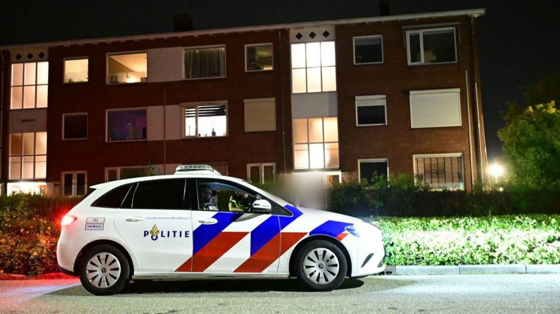 De politie aan de Rijksweg in Delfzijl