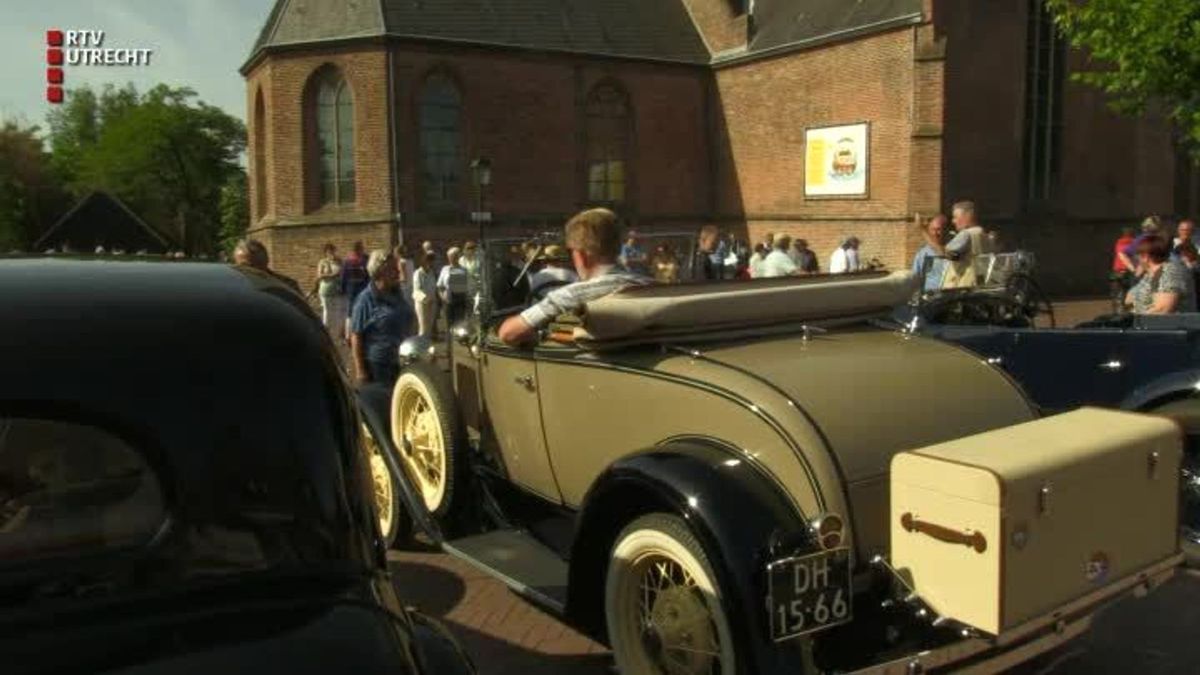 Honderden oldtimers door Vijfheerenlanden tijdens zeventiende editie Oldtimerdag Lexmond