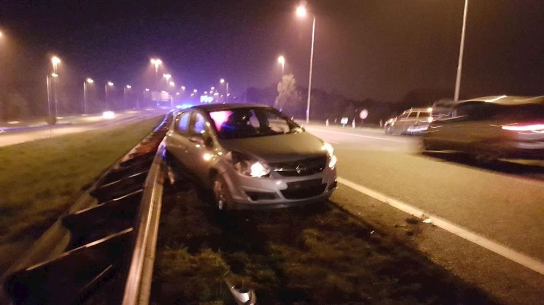 Auto raakt bij knooppunt Lankhorst in een slip