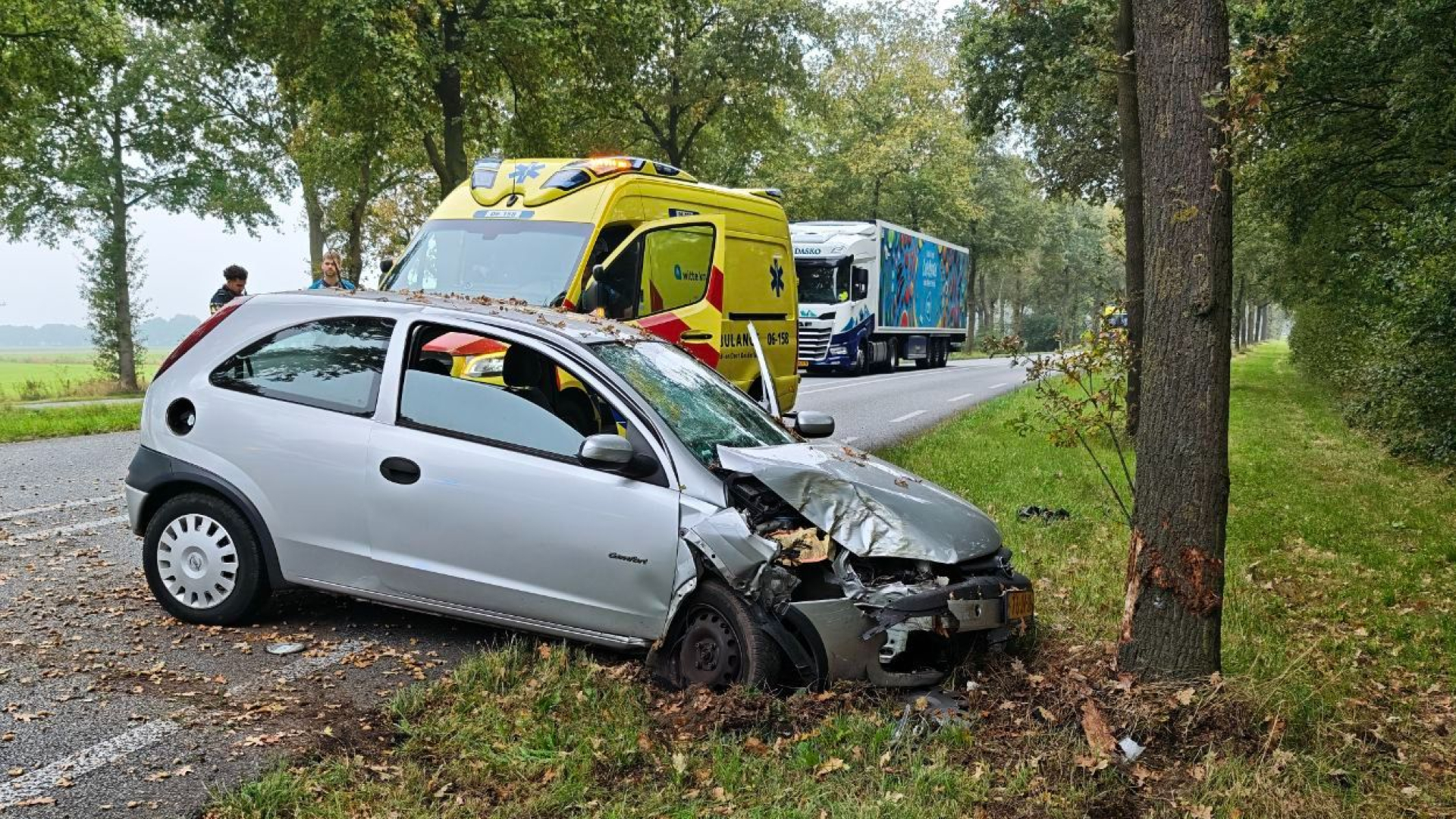 Gewonden bij auto-ongeluk • veel schade na autobrand.
