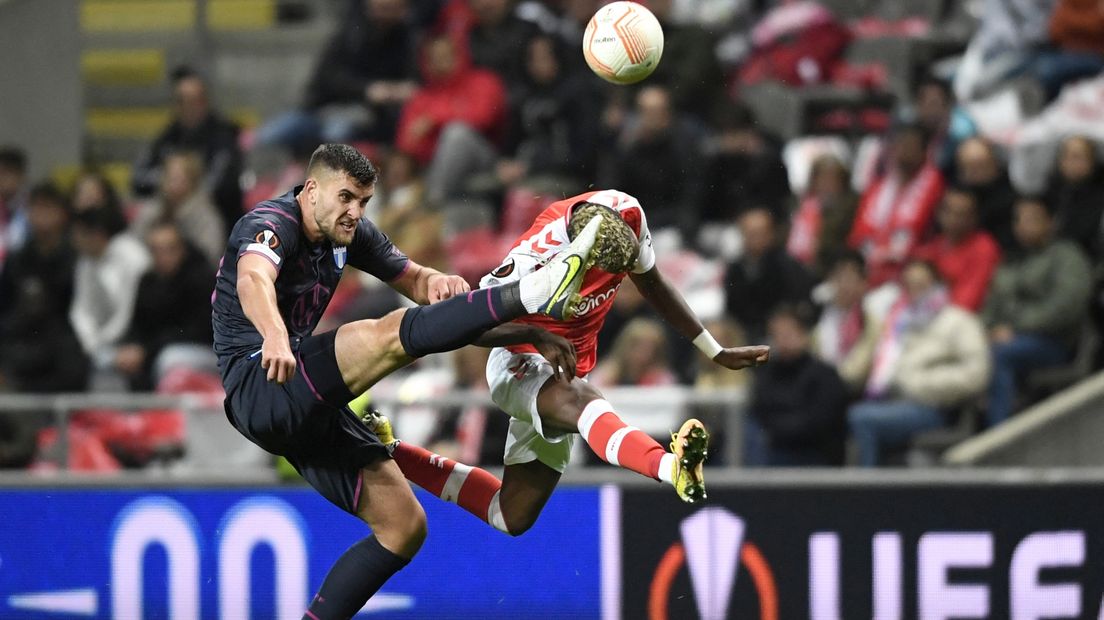 Matej Chaluš (l) in actie voor Malmö tegen Sporting Braga in de Europa League in november 2022