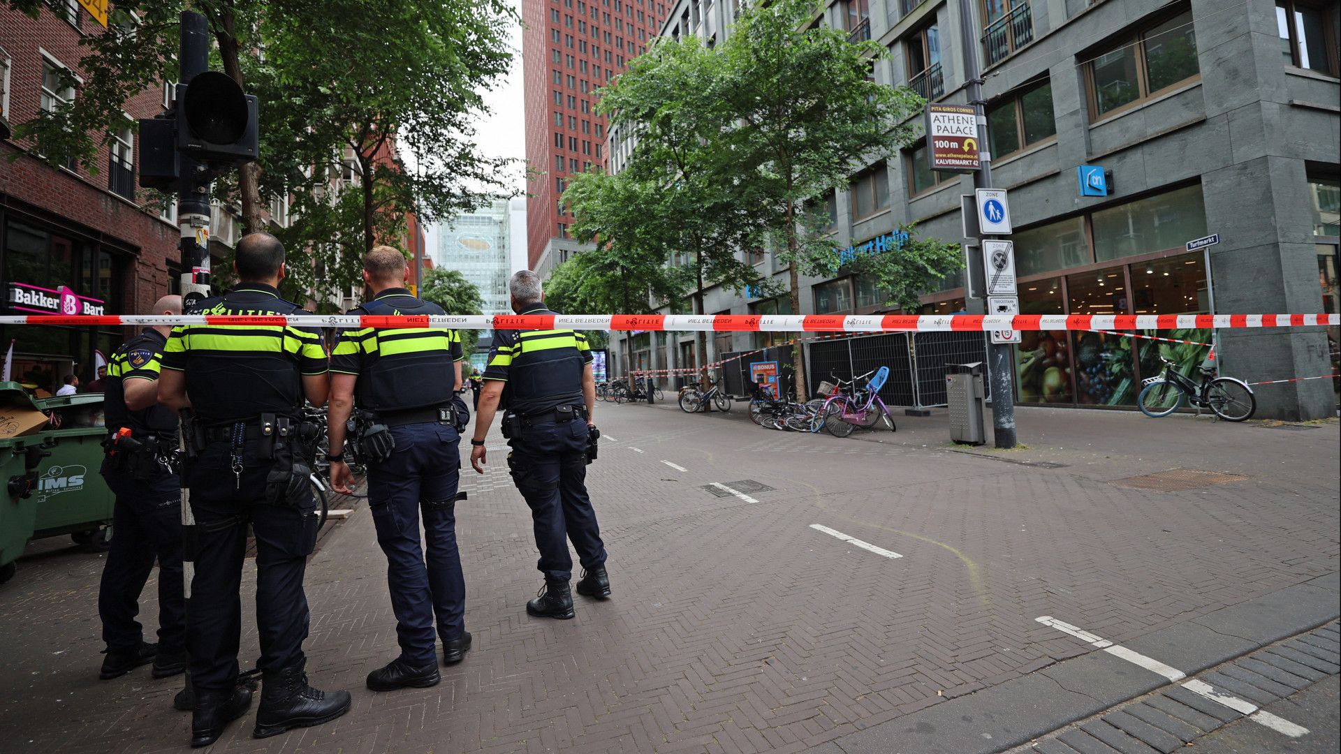 Dode Bij Steekpartij In Albert Heijn Op Haagse Turfmarkt - Omroep West