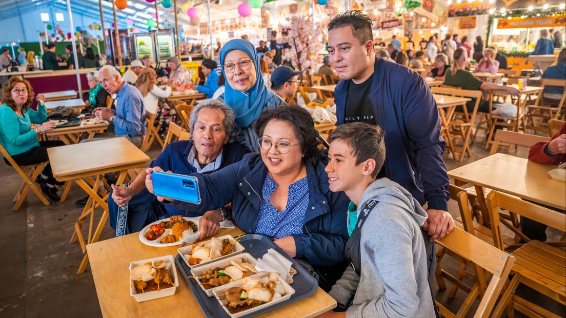 Foodcourt op de Tong Tong Fair