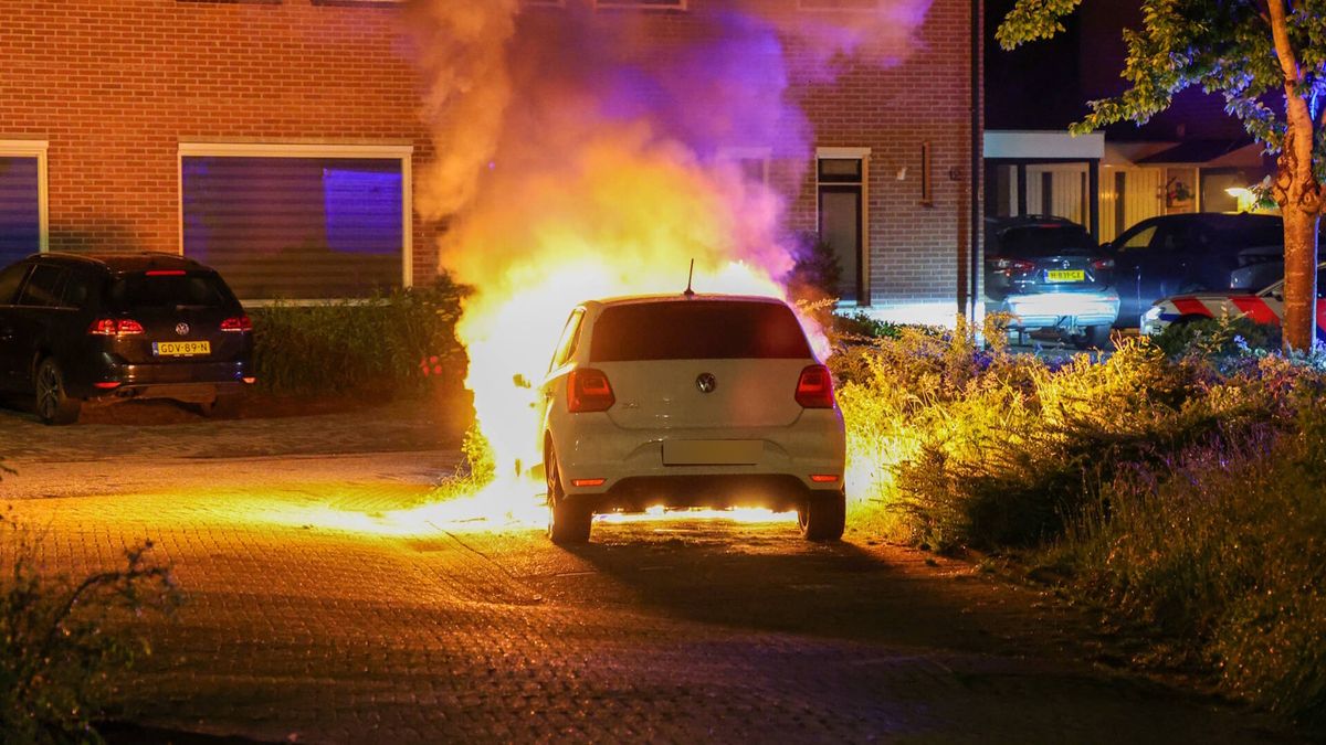 Auto brandt uit in Beilen