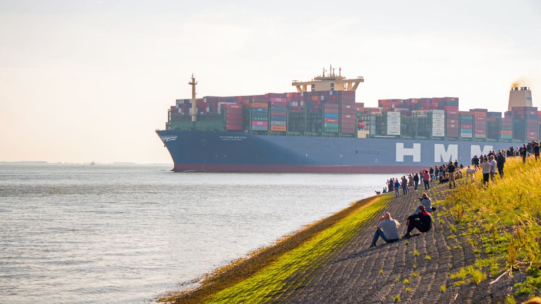 Bij de bocht van Bath verlaat de HMM Algeciras de provincie