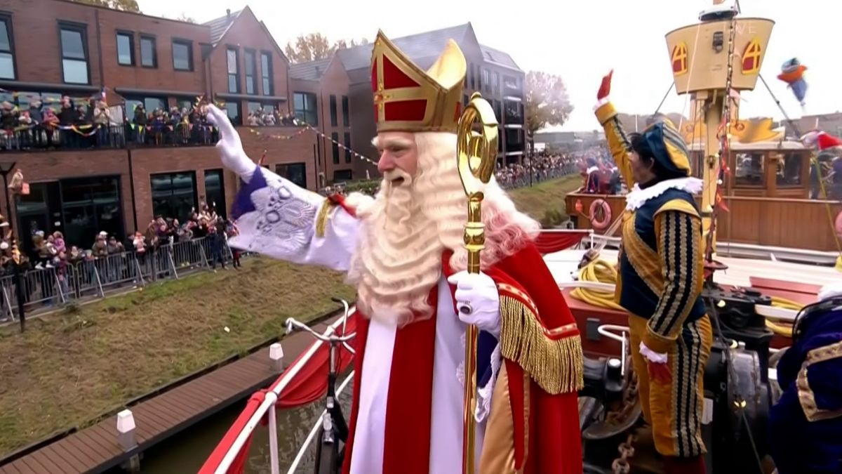 Liveblog intocht Vianen: drukke straten en honden met mijters