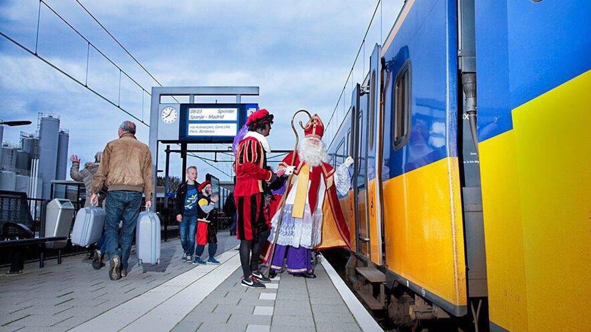 Sinterklaas gaat met trein terug naar Spanje: 'We zijn vertrokken