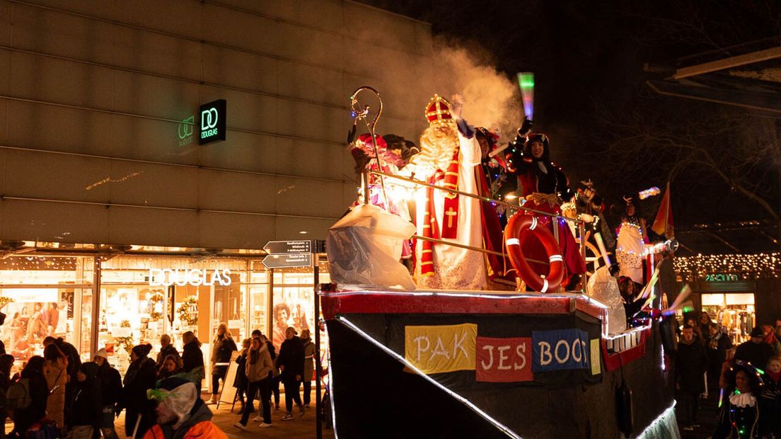 De Sint tijdens de Lichtjesparade in Emmen