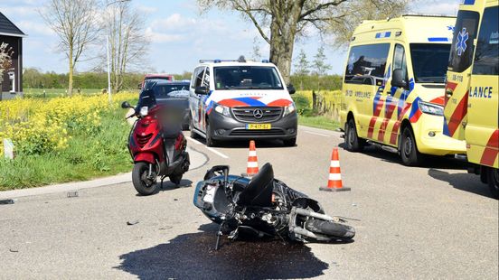 Zwaargewonde na aanrijding tussen scooter en werkbus
