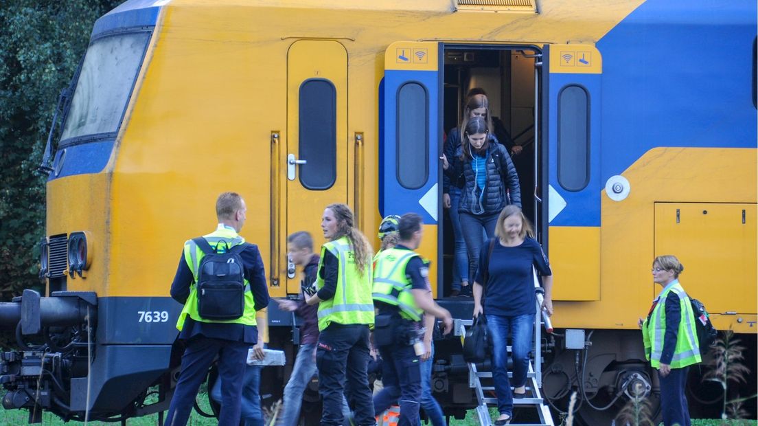 De reizigers die in de trein zaten, zijn geëvacueerd.
