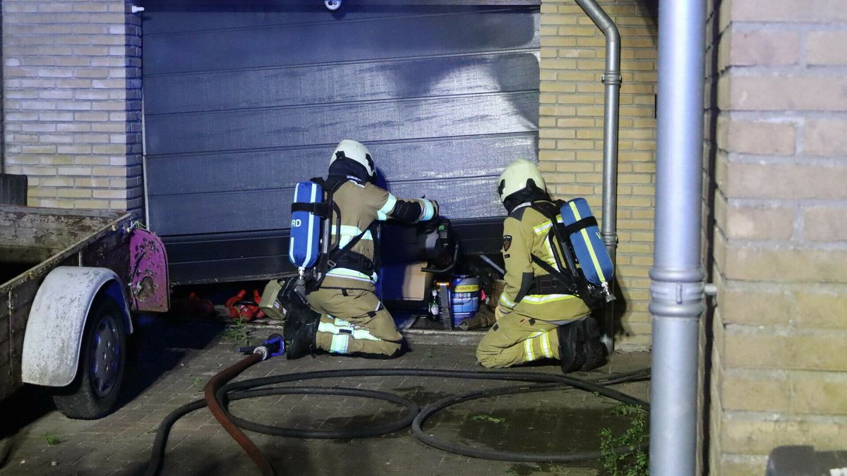 Bewoner naar ziekenhuis na brand in garage in Coevorden