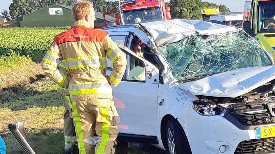 Auto zwaar beschadigd