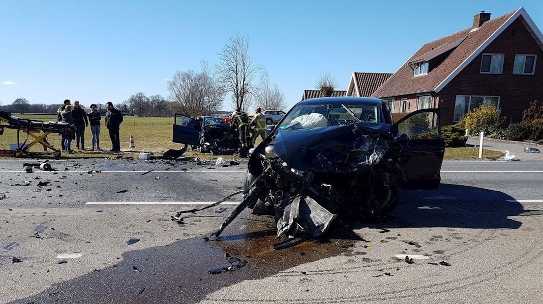 Ongeval met drie auto's bij Albergen, Zenderseweg afgezet