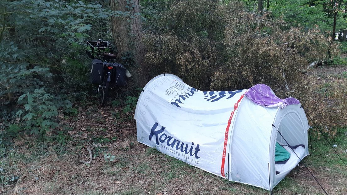 De tent en de fiets (Rechten: Wijkagent Angelslo)