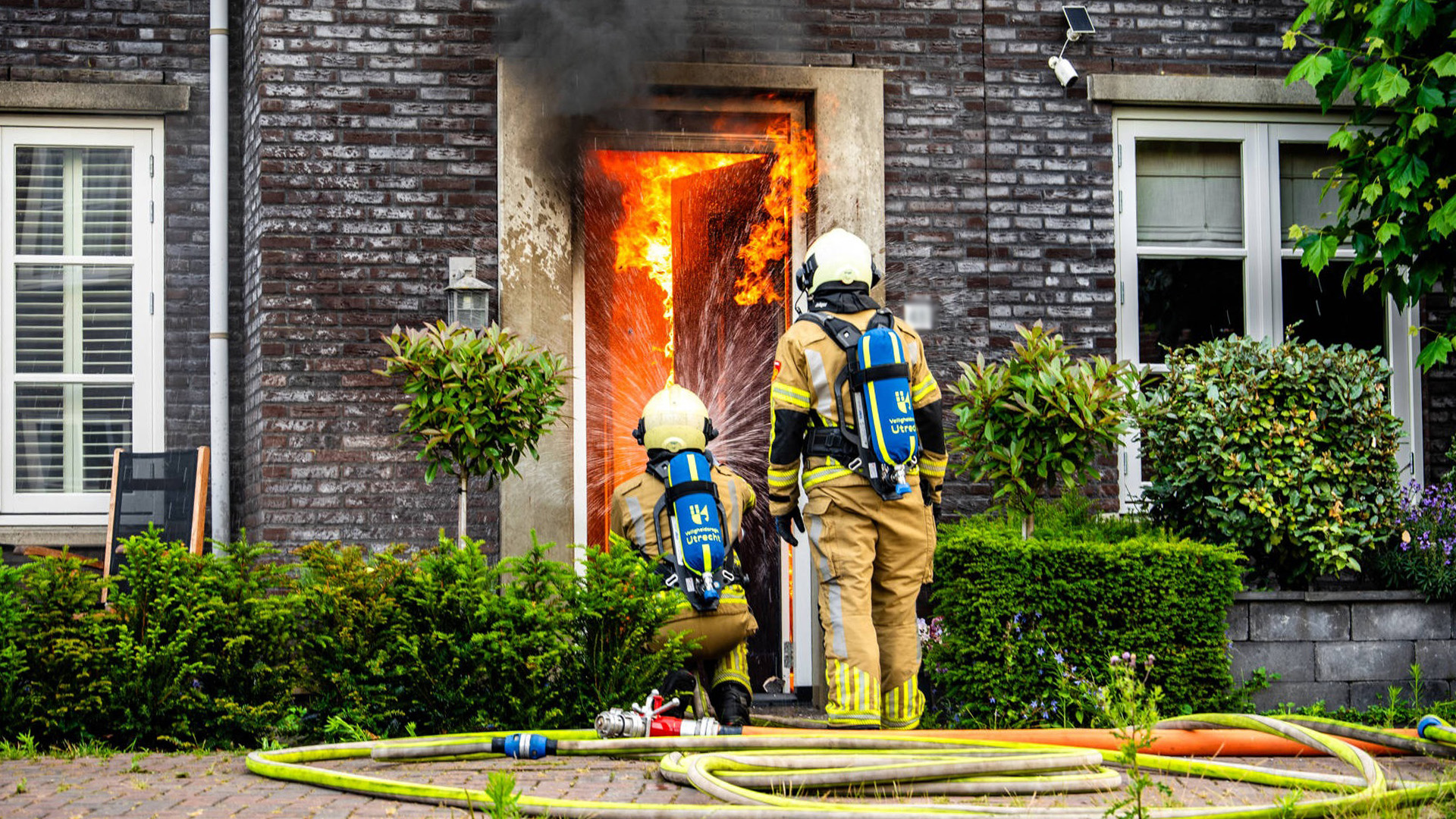 Explosie in meterkast tijdens blussen woningbrand Vleuten