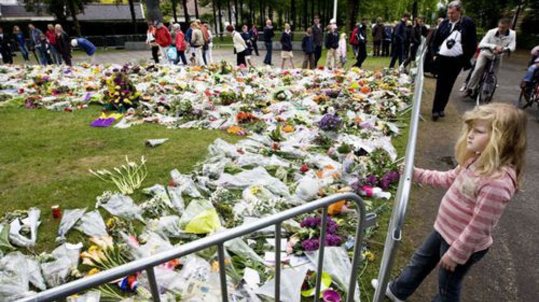 Oranjes bij onthulling monument