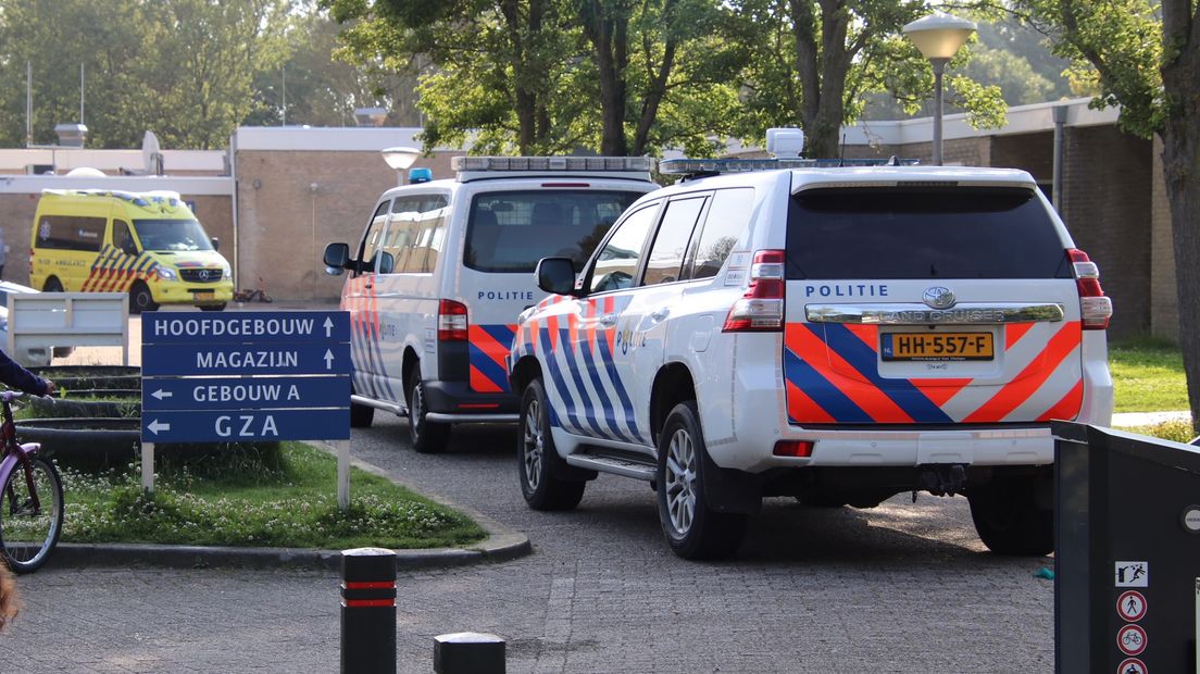 Hulpdiensten rukken uit na steekpartij in azc in Middelburg