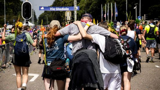 Samen of alleen de Vierdaagse lopen? 'Je hebt steun aan een wandelmaatje'